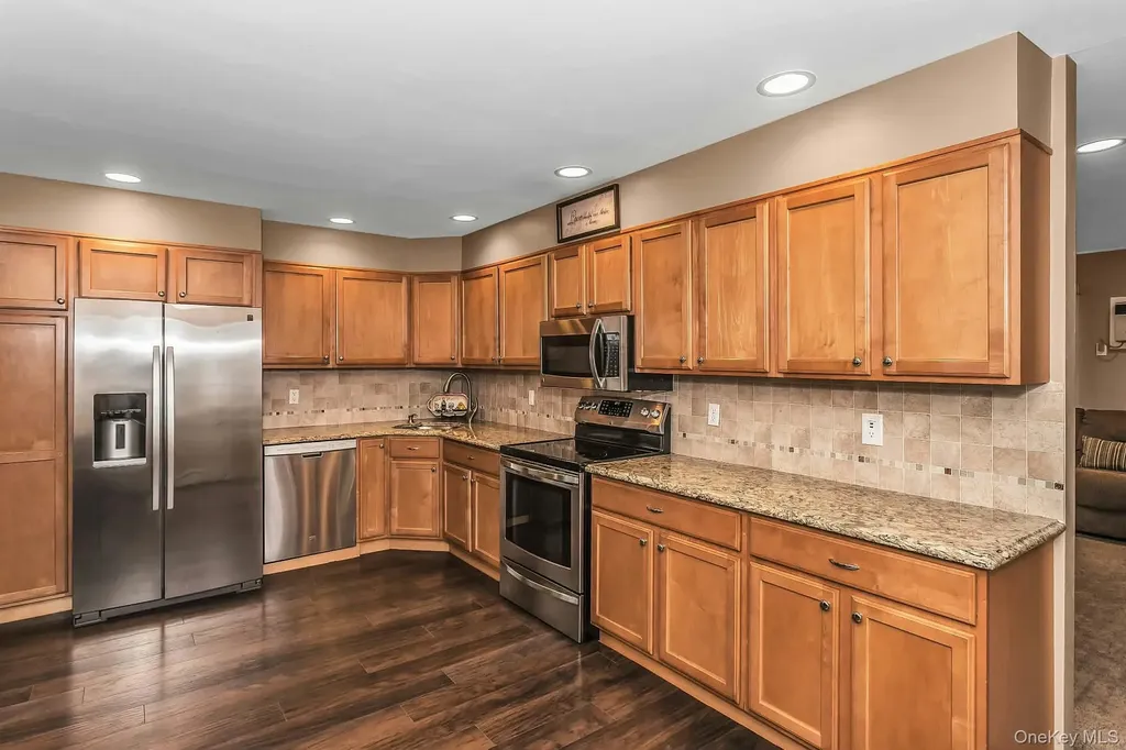9 Blanche Street Plainview NY 11803