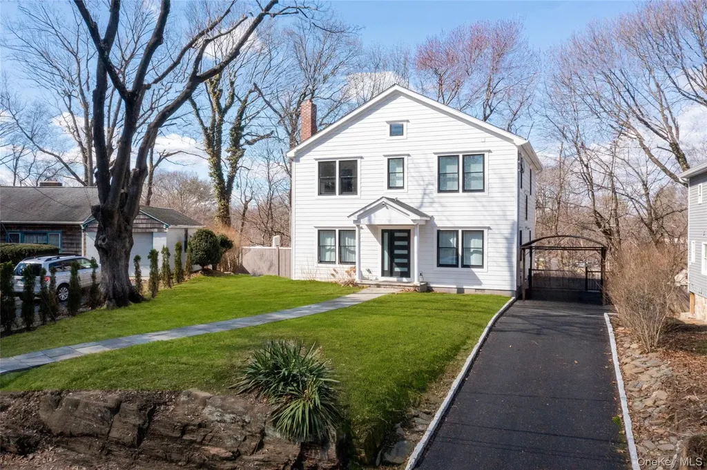17 Maple Drive Old Greenwich CT 06870