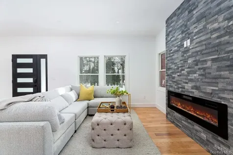 17 Maple Drive Old Greenwich CT 06870