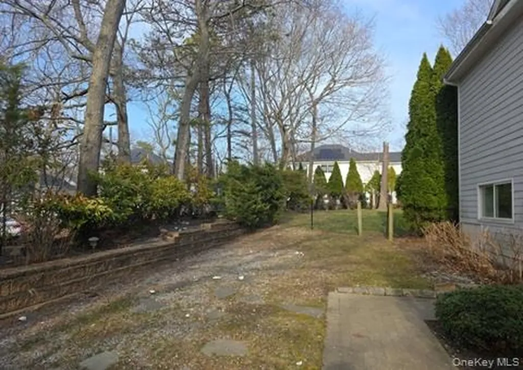 1A Jackson Avenue Hampton Bays NY 11946