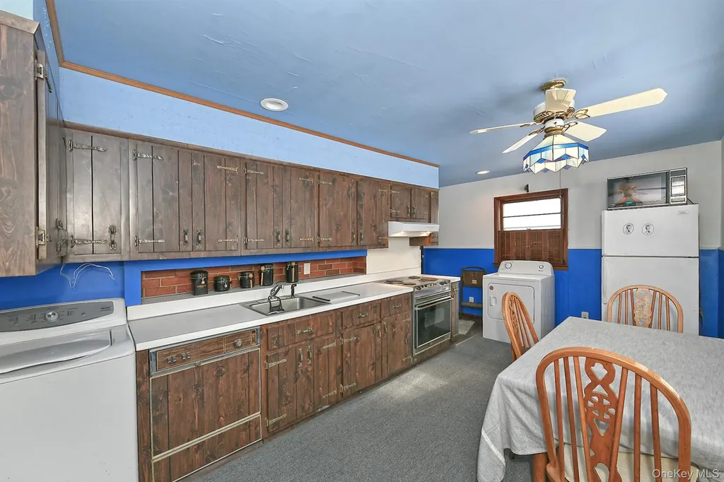 59 Stone Lane Levittown NY 11756
