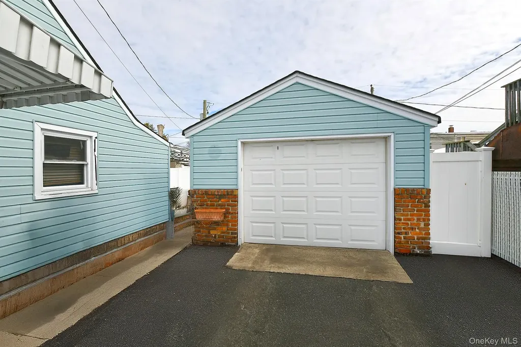 59 Stone Lane Levittown NY 11756