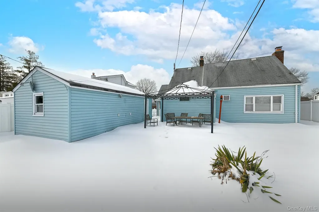59 Stone Lane Levittown NY 11756