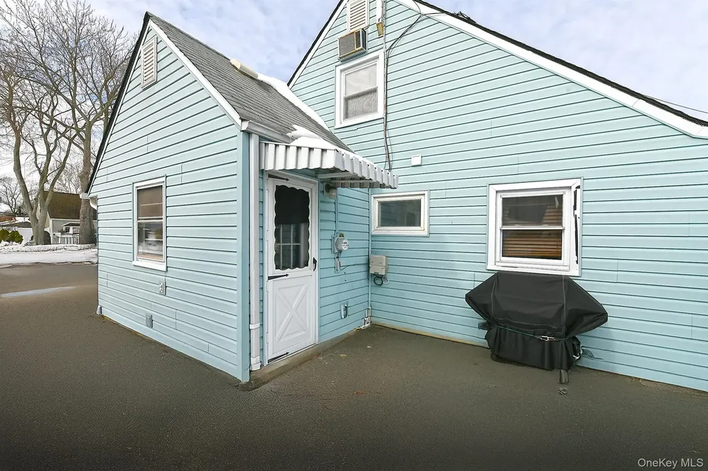 59 Stone Lane Levittown NY 11756