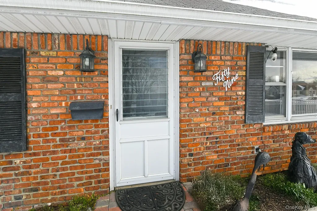 59 Stone Lane Levittown NY 11756