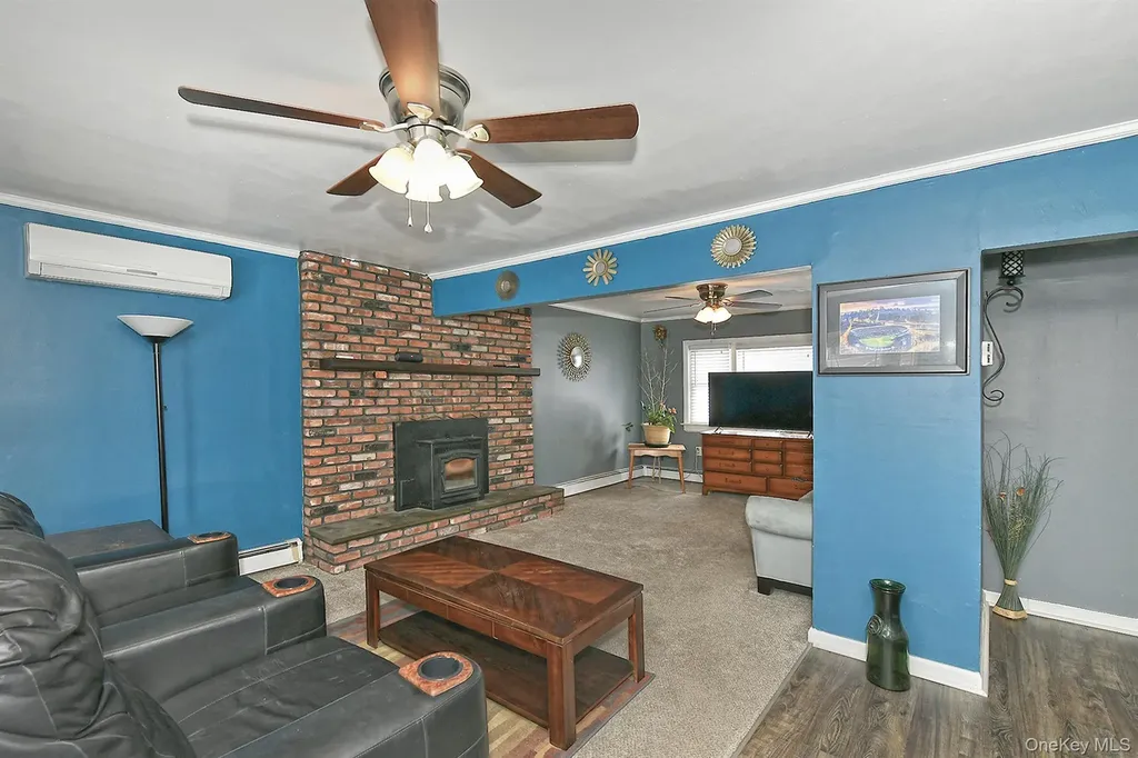 59 Stone Lane Levittown NY 11756