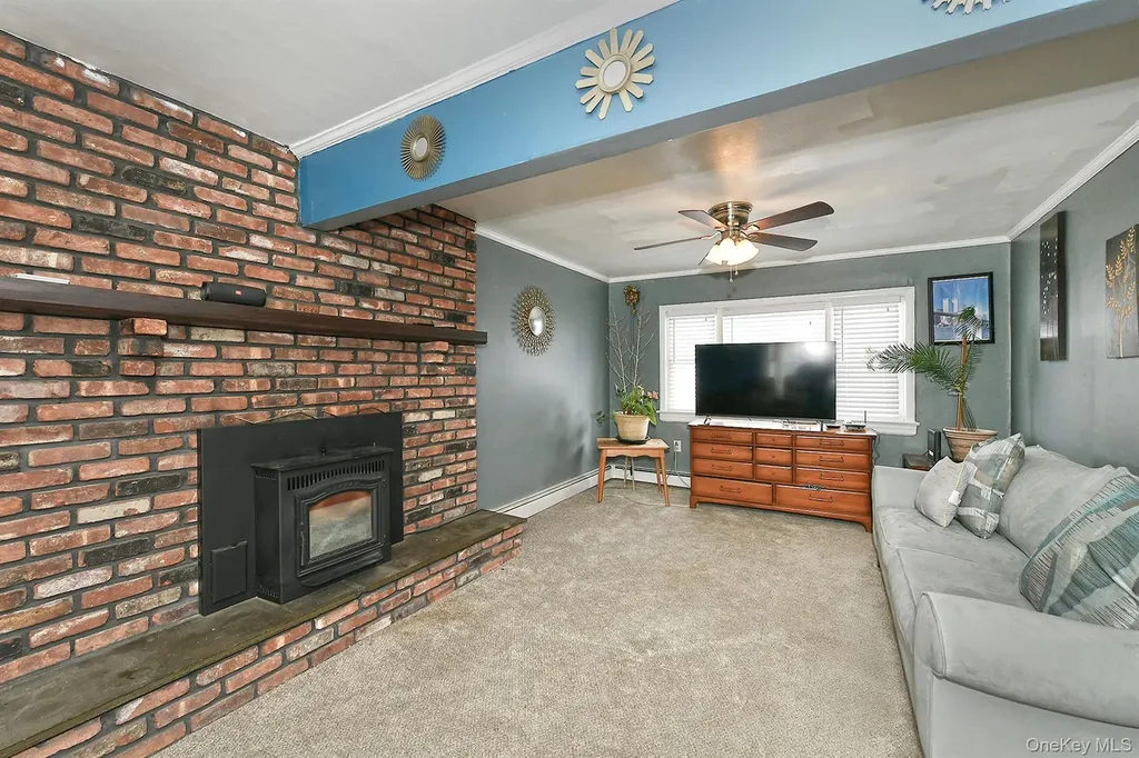 59 Stone Lane Levittown NY 11756