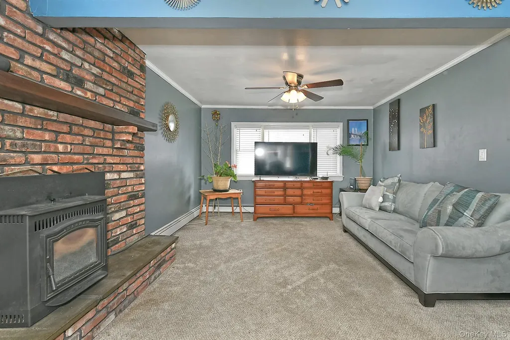 59 Stone Lane Levittown NY 11756
