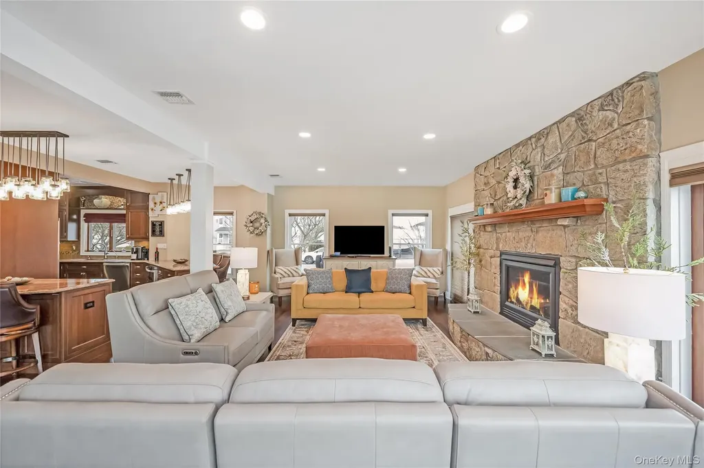 120 Neptune Place Massapequa NY 11758