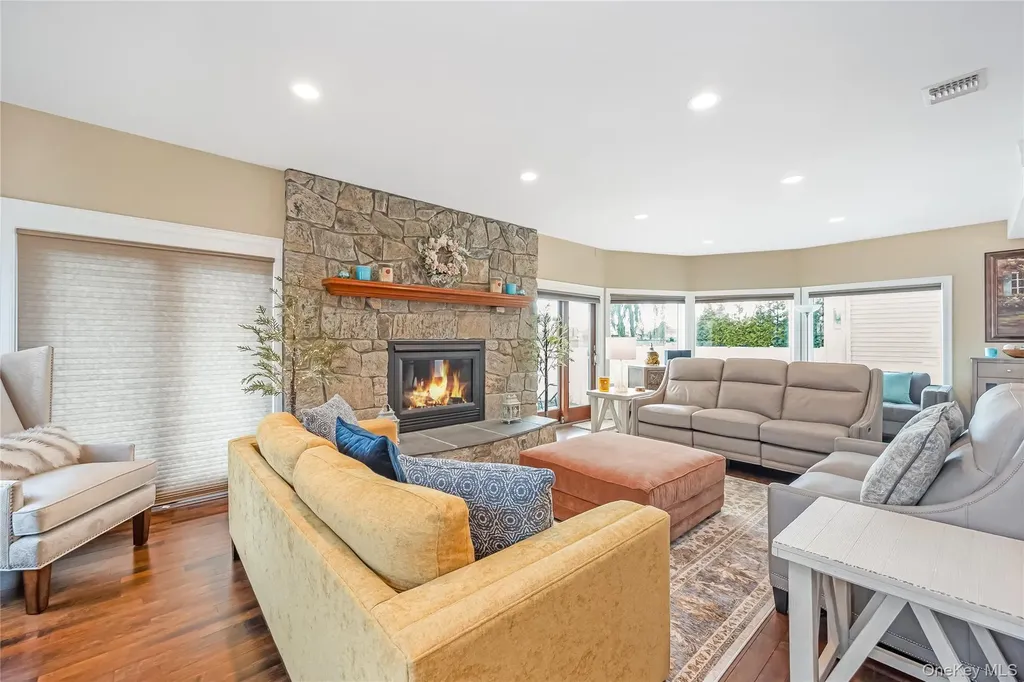 120 Neptune Place Massapequa NY 11758