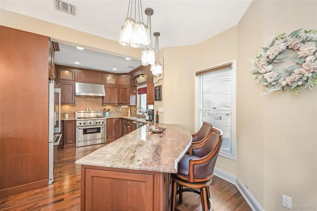 120 Neptune Place Massapequa NY 11758