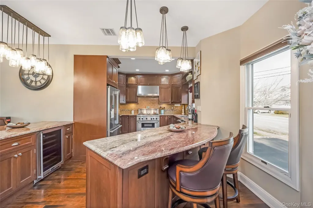 120 Neptune Place Massapequa NY 11758