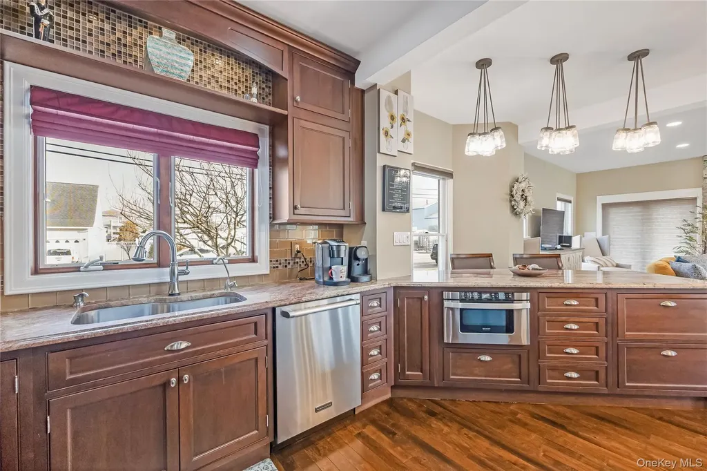 120 Neptune Place Massapequa NY 11758