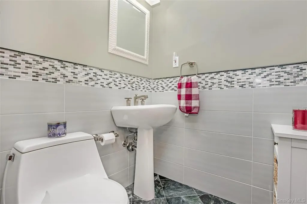 120 Neptune Place Massapequa NY 11758