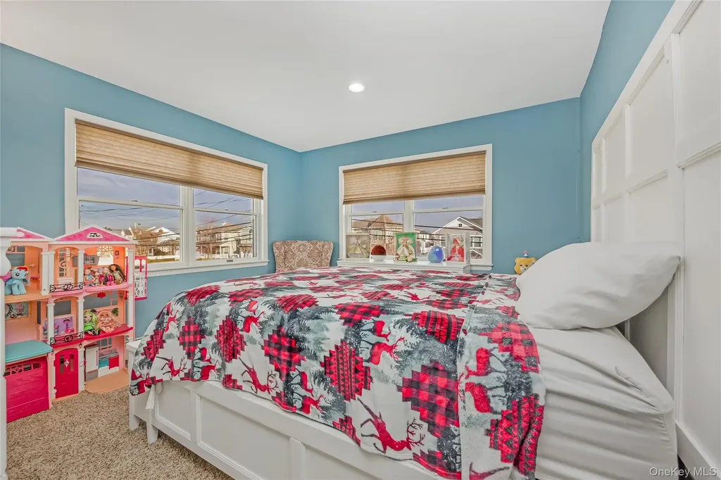 120 Neptune Place Massapequa NY 11758