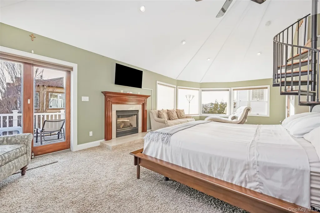 120 Neptune Place Massapequa NY 11758