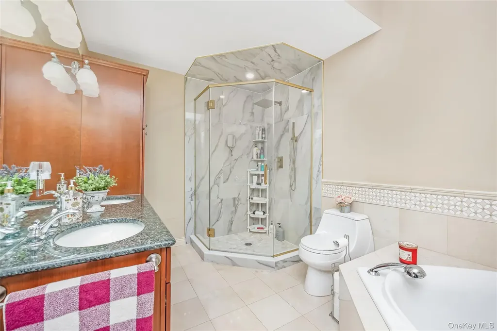 120 Neptune Place Massapequa NY 11758