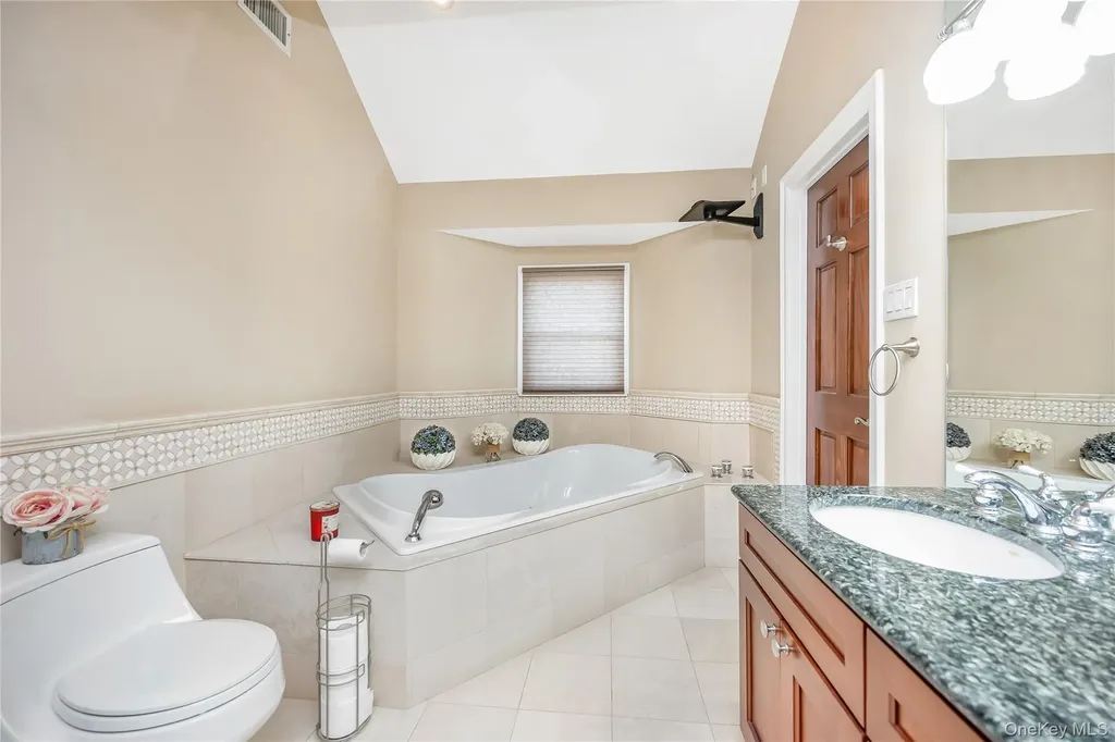 120 Neptune Place Massapequa NY 11758