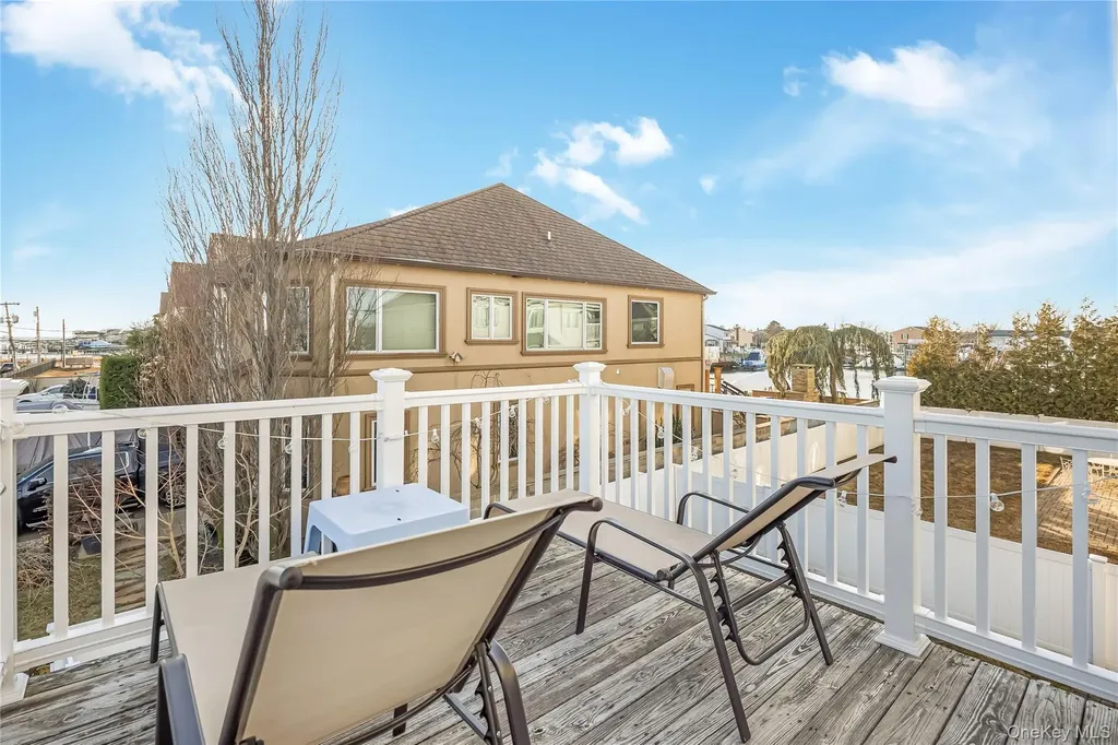 120 Neptune Place Massapequa NY 11758