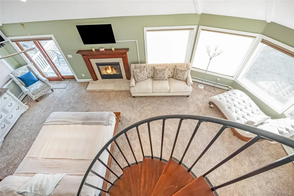 120 Neptune Place Massapequa NY 11758