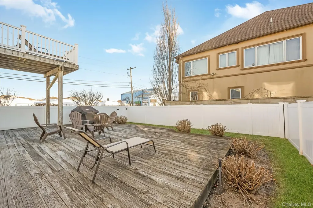 120 Neptune Place Massapequa NY 11758