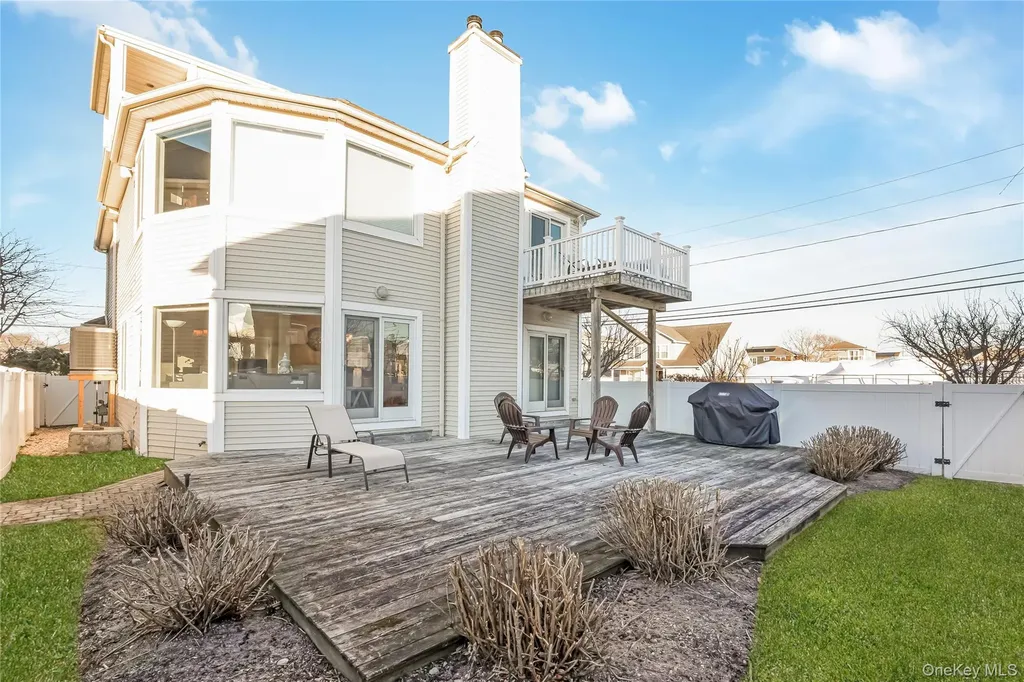 120 Neptune Place Massapequa NY 11758