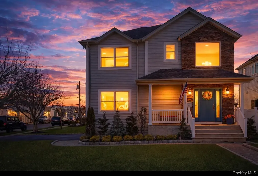120 Neptune Place Massapequa NY 11758