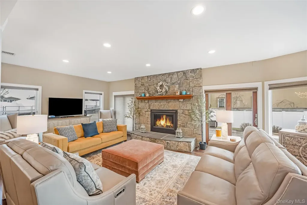 120 Neptune Place Massapequa NY 11758