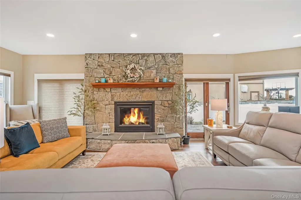 120 Neptune Place Massapequa NY 11758