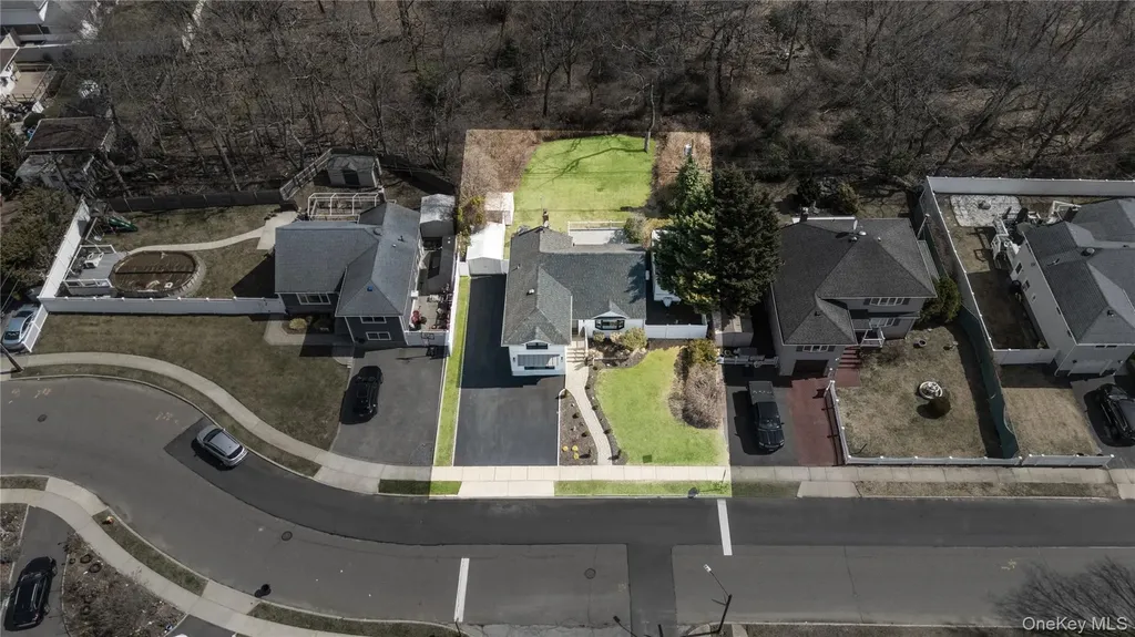 53 Elizabeth Drive Bethpage NY 11714