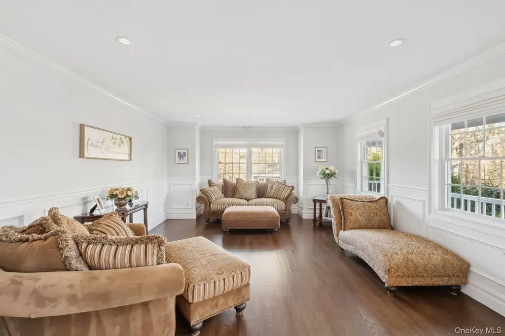 47 Bathing Beach Road Southampton NY 11968