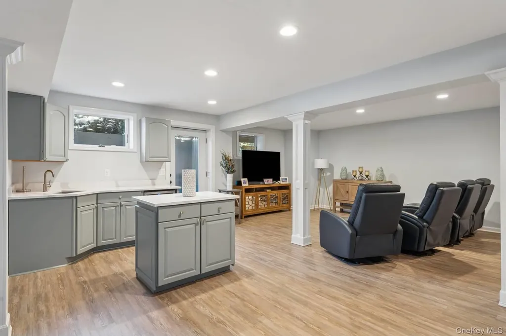 47 Bathing Beach Road Southampton NY 11968