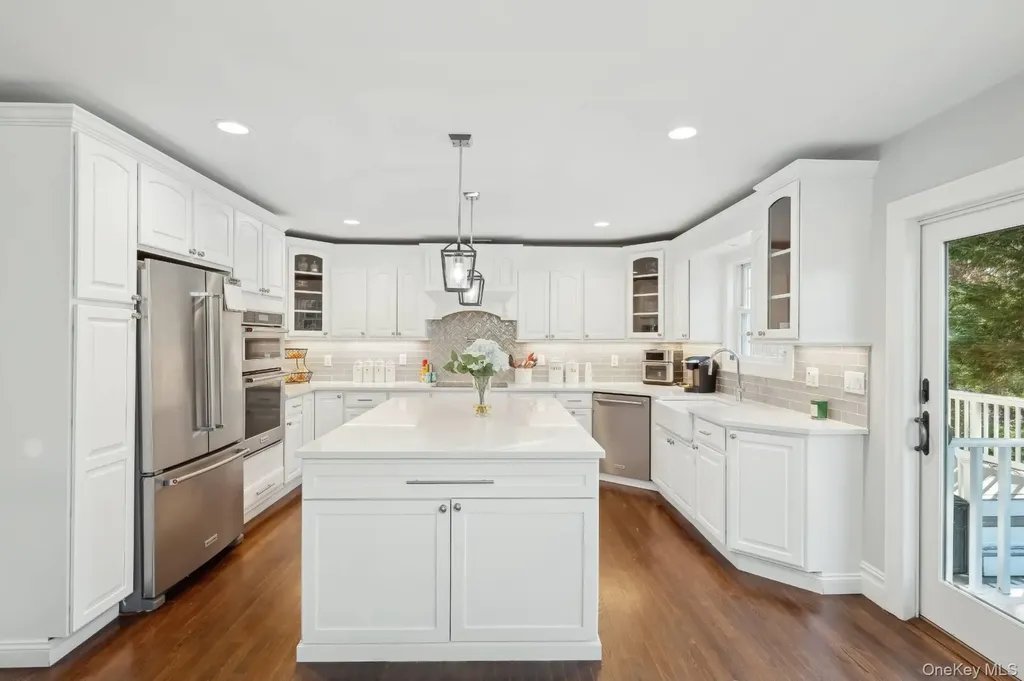 47 Bathing Beach Road Southampton NY 11968