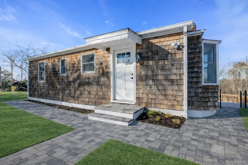 33 Oceanview Road Hampton Bays NY 11946