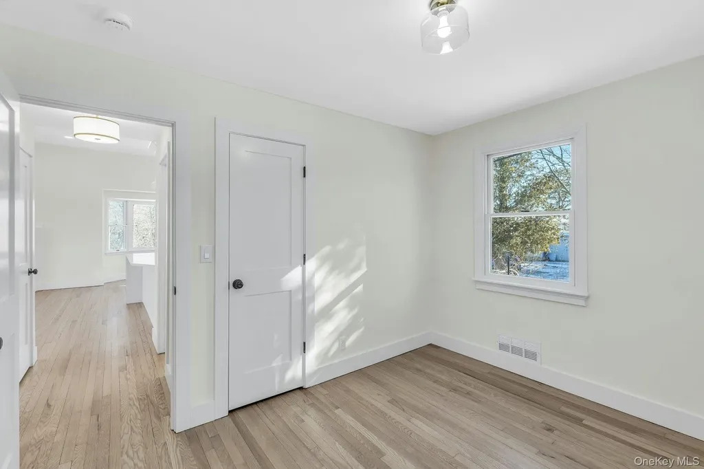 33 Oceanview Road Hampton Bays NY 11946