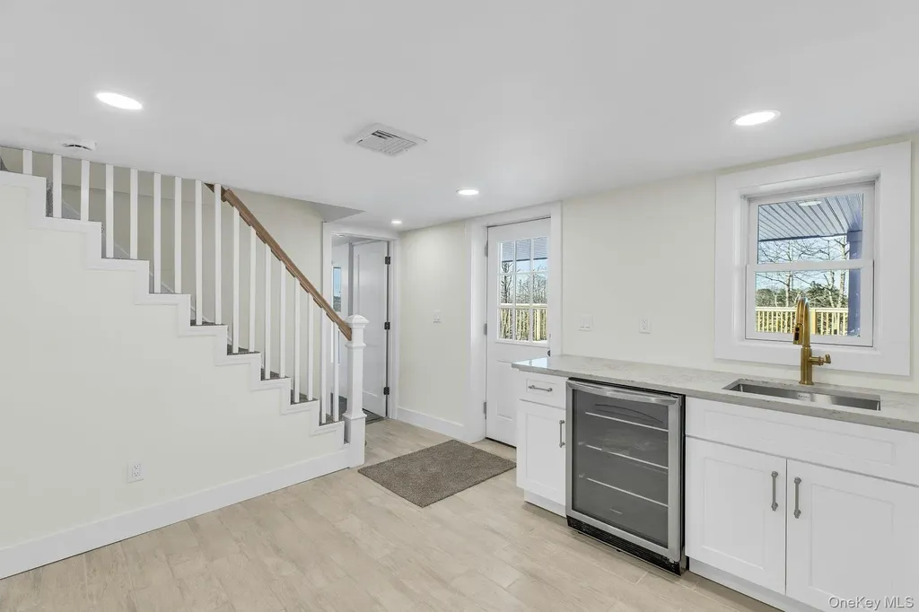 33 Oceanview Road Hampton Bays NY 11946