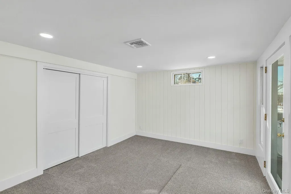33 Oceanview Road Hampton Bays NY 11946