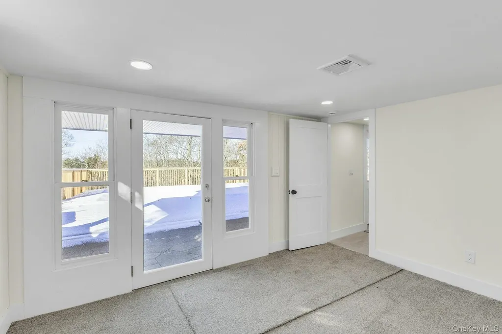 33 Oceanview Road Hampton Bays NY 11946