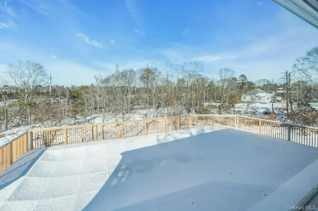 33 Oceanview Road Hampton Bays NY 11946