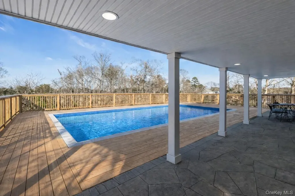 33 Oceanview Road Hampton Bays NY 11946