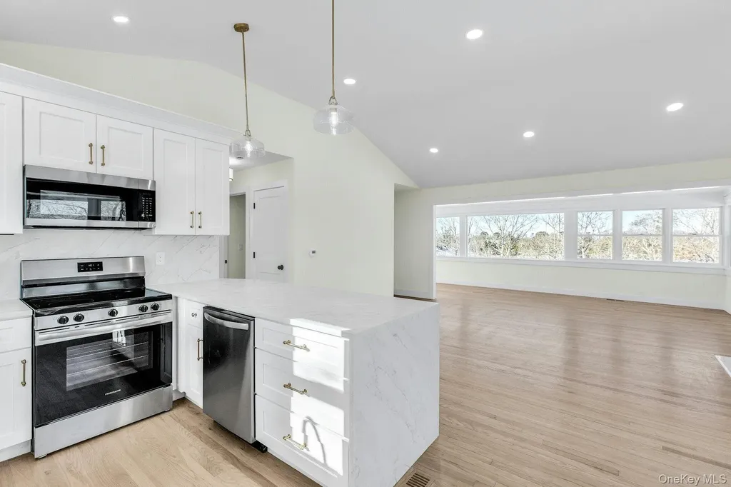 33 Oceanview Road Hampton Bays NY 11946