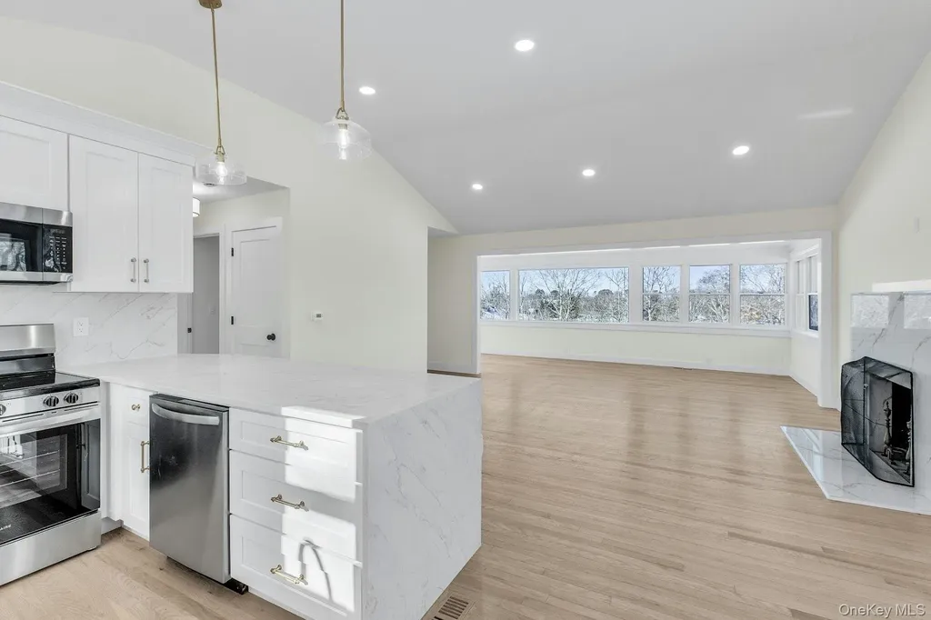 33 Oceanview Road Hampton Bays NY 11946