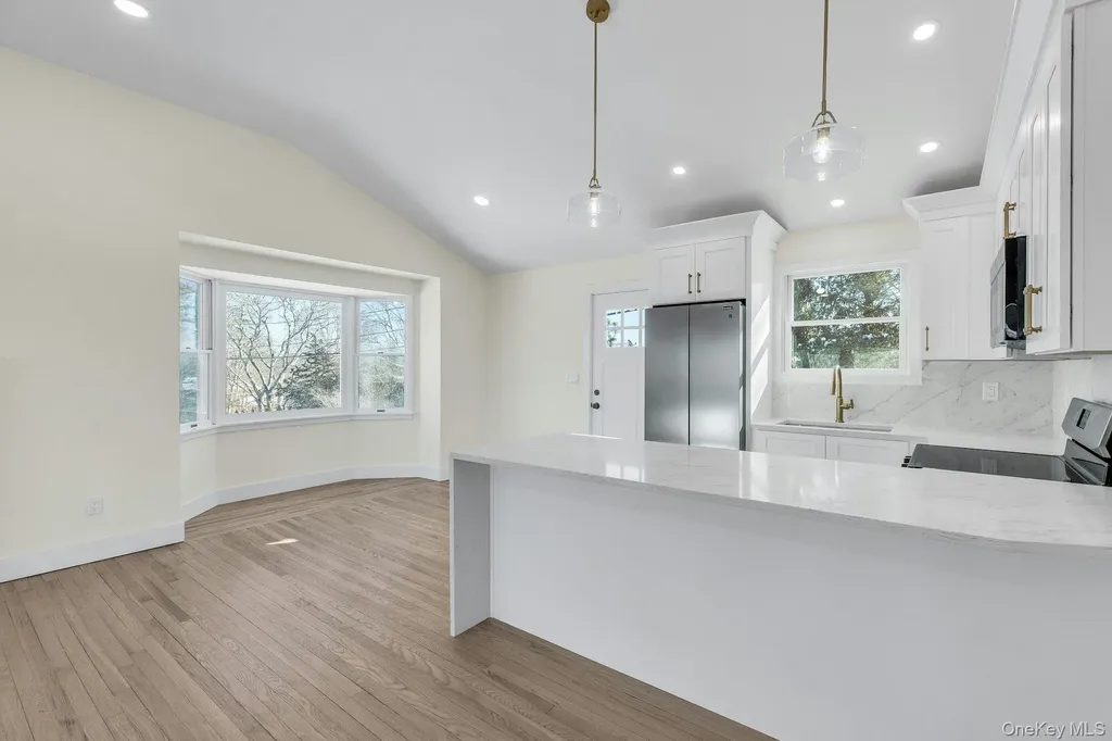 33 Oceanview Road Hampton Bays NY 11946