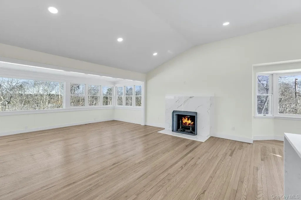 33 Oceanview Road Hampton Bays NY 11946
