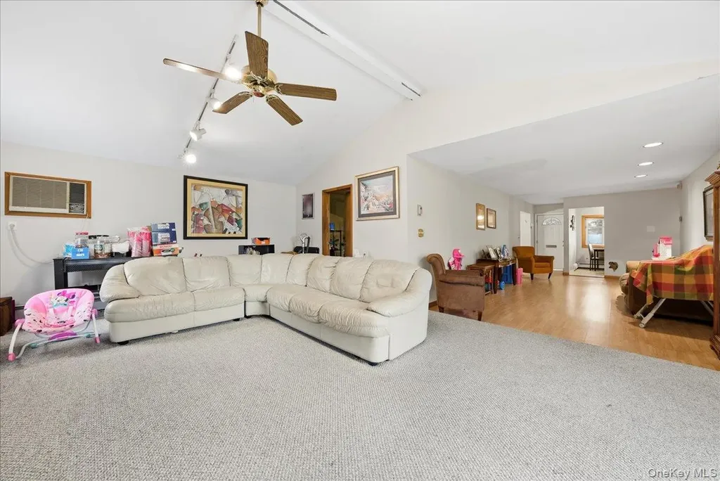 17 Wilson Lane Bethpage NY 11714