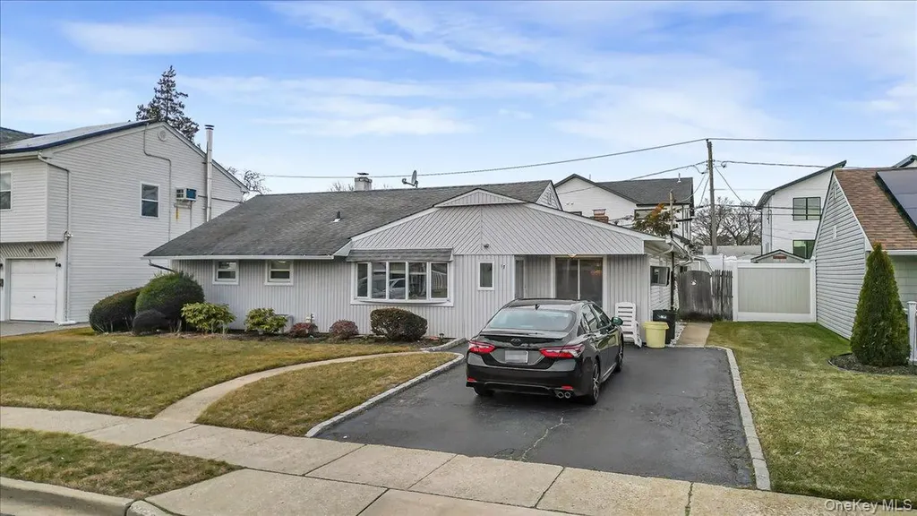 17 Wilson Lane Bethpage NY 11714