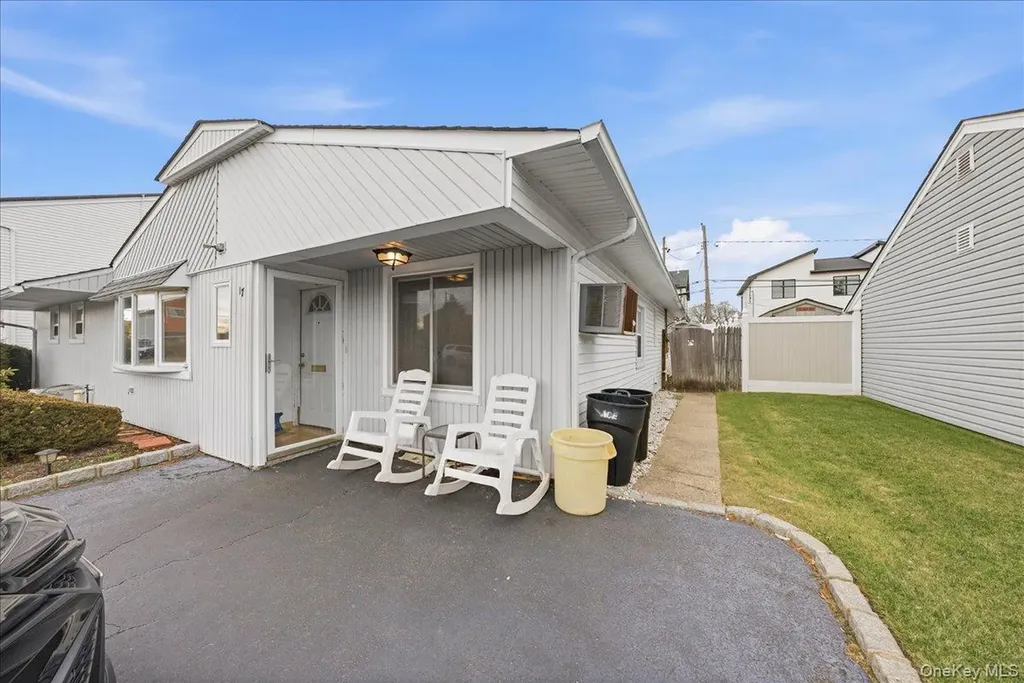 17 Wilson Lane Bethpage NY 11714