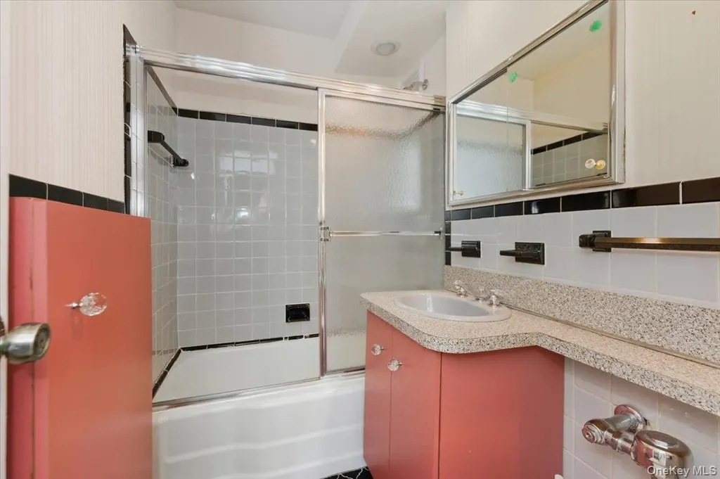 560 W Broadway Long Beach NY 11561