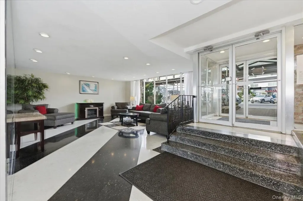 560 W Broadway Long Beach NY 11561