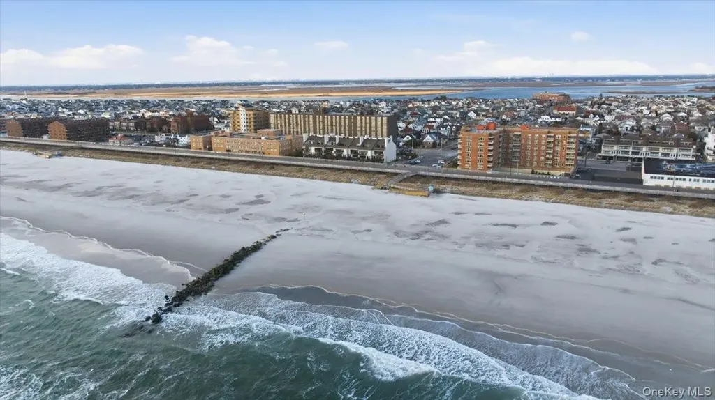 560 W Broadway Long Beach NY 11561